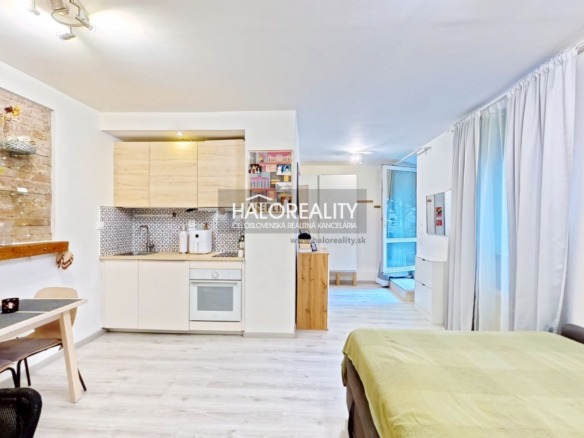 Predaj, garsónka Bratislava Staré Mesto, Námestie 1. mája – EXKLUZÍVNE HALO REALITY