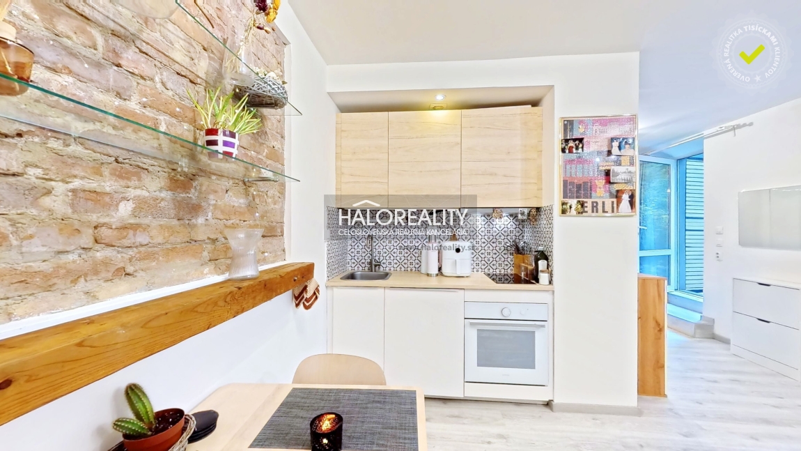 Predaj, garsónka Bratislava Staré Mesto, Námestie 1. mája – EXKLUZÍVNE HALO REALITY