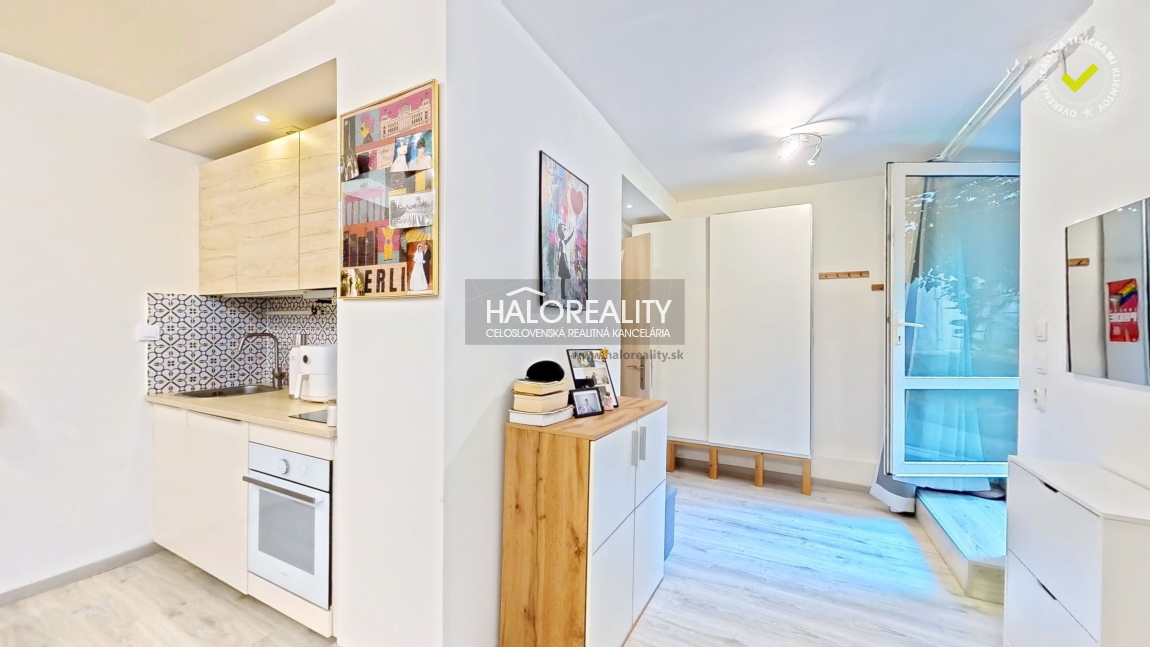 Predaj, garsónka Bratislava Staré Mesto, Námestie 1. mája – EXKLUZÍVNE HALO REALITY